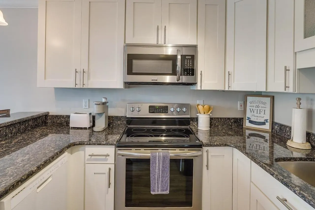 Charming Pcb Condo With Balcony Walk To Beach! Panama City Beach United States