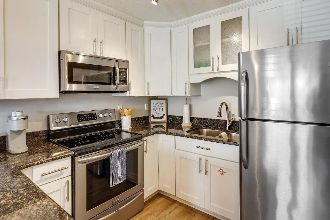 Charming Pcb Condo With Balcony Walk To Beach! Panama City Beach
